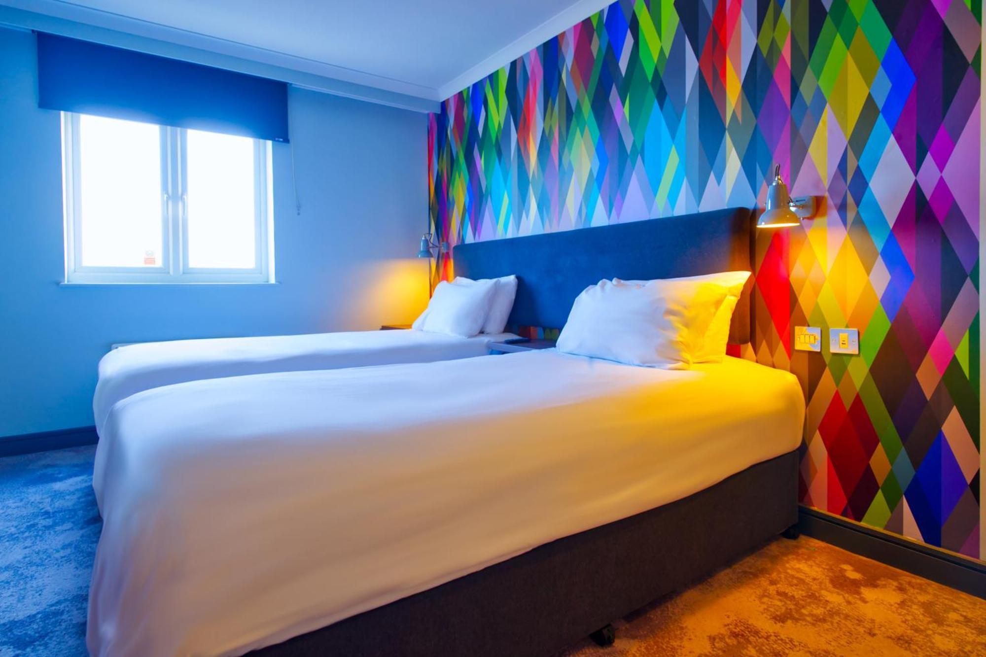 Twin Room,1627929855:JPEG